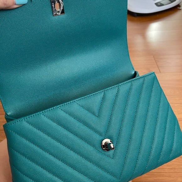 (SOLD)CHANEL Coco Top Handle Vert in Chevron - Picture 5 of 9